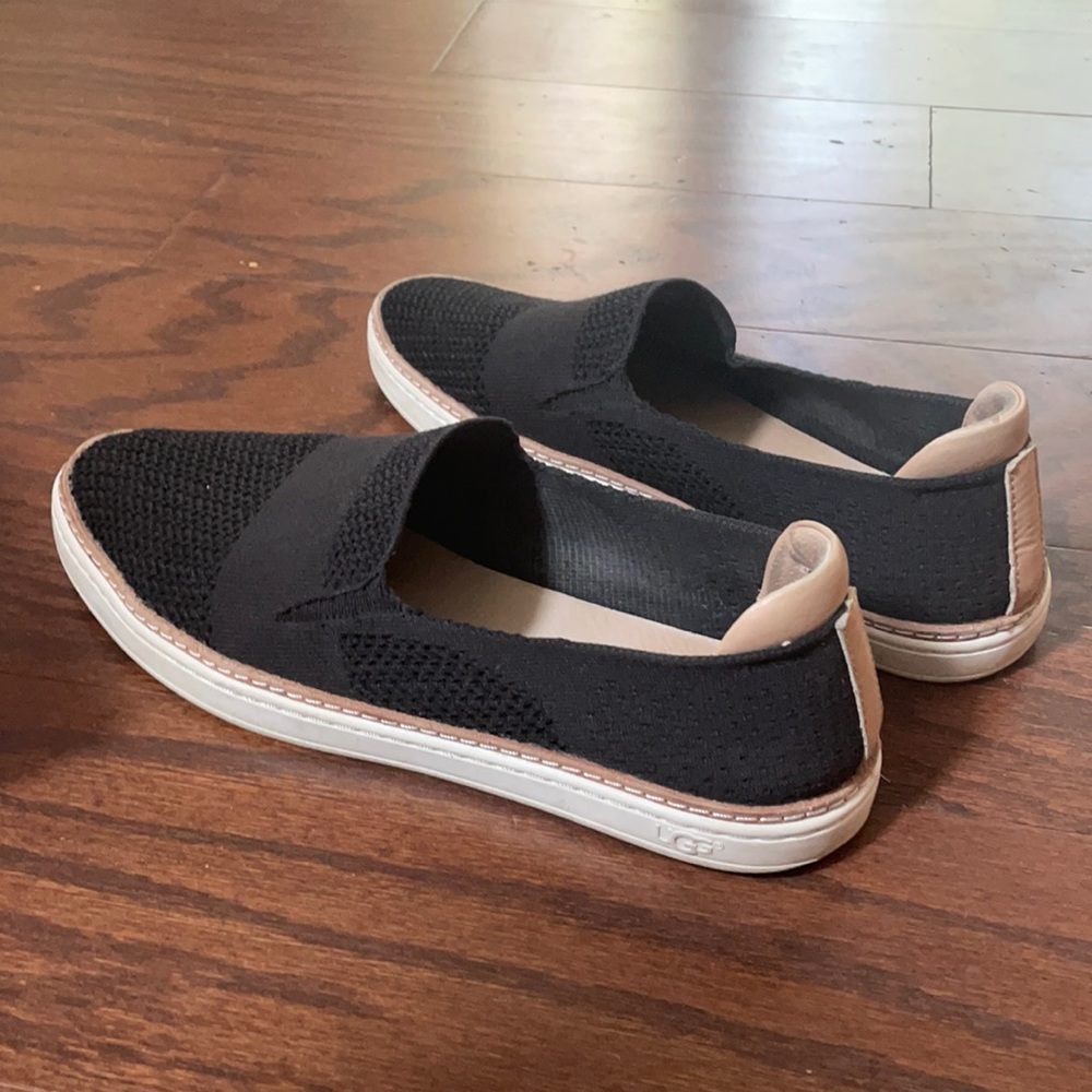 Women’s UGG “Sammy” slip on shoes size 10
